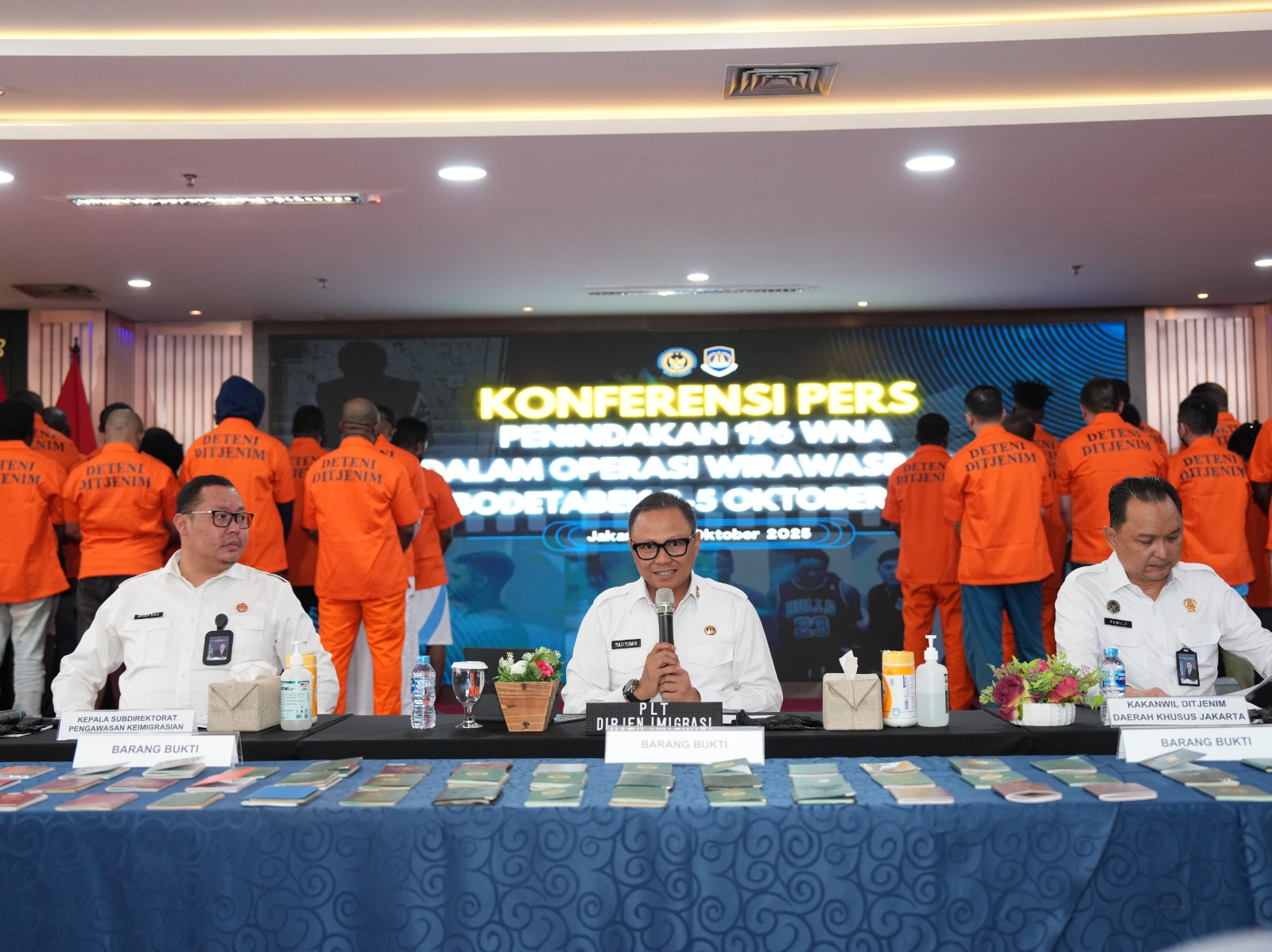 Kantor Imigrasi Jakarta Pusat - 196 WNA Ditindak Imigrasi Selama Tiga Hari Pelaksanaan Operasi Wirawaspada di  Jabodetabek