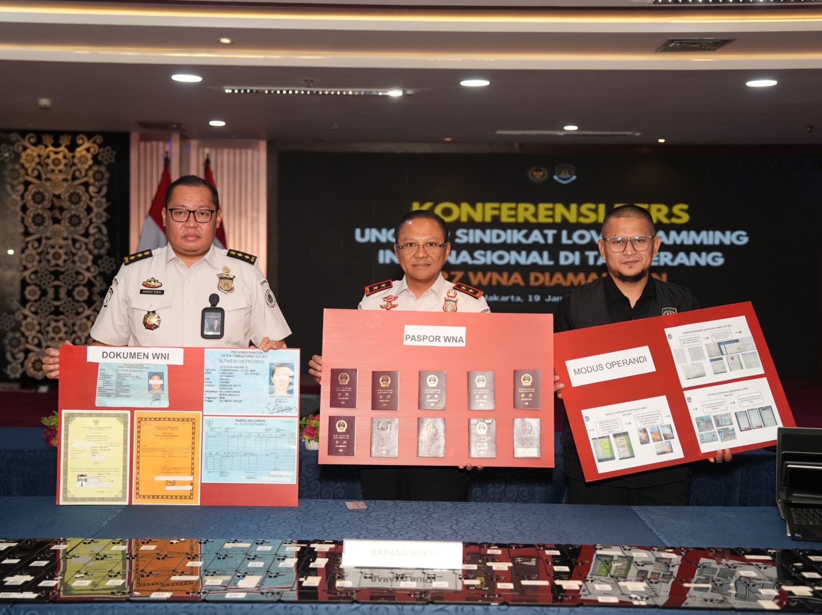 Kantor Imigrasi Jakarta Pusat - Imigrasi Bongkar Sindikat Love Scamming Internasional di Tangerang, 27 WNA Diamankan